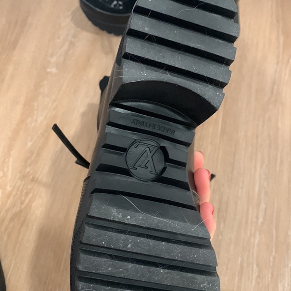 Black velour platform lace up heeled boots - Picture 5 of 7